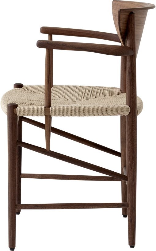 Chaise avec accoudoirs en bois marron HM4 Drawn - &tradition - The Cool Republic