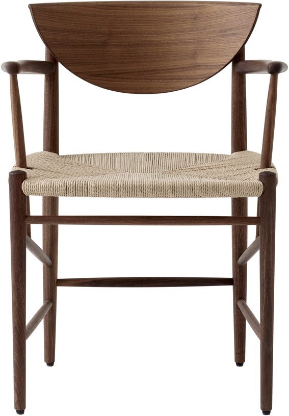 Chaise avec accoudoirs en bois marron HM4 Drawn - &tradition - The Cool Republic
