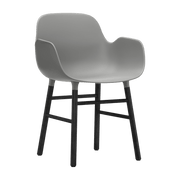 Chaise avec accoudoirs en bois noir et pp gris Form - Normann Copenhagen - The Cool Republic