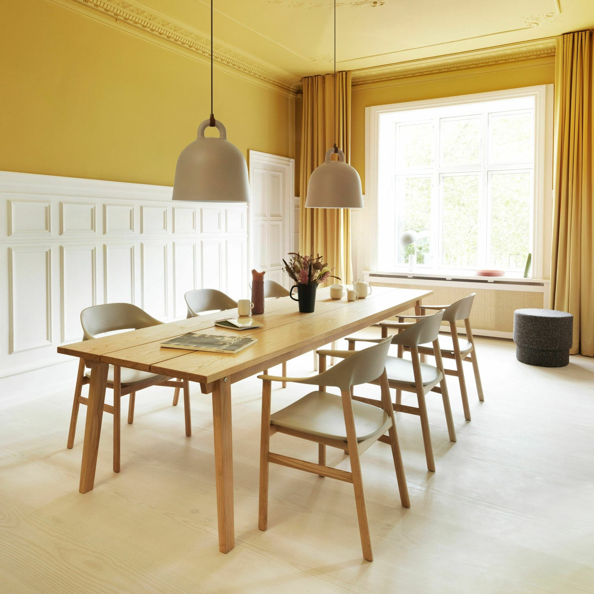 Chaise avec accoudoirs en chêne et polypropylène sable Herit Sand - Normann Copenhagen - The Cool Republic