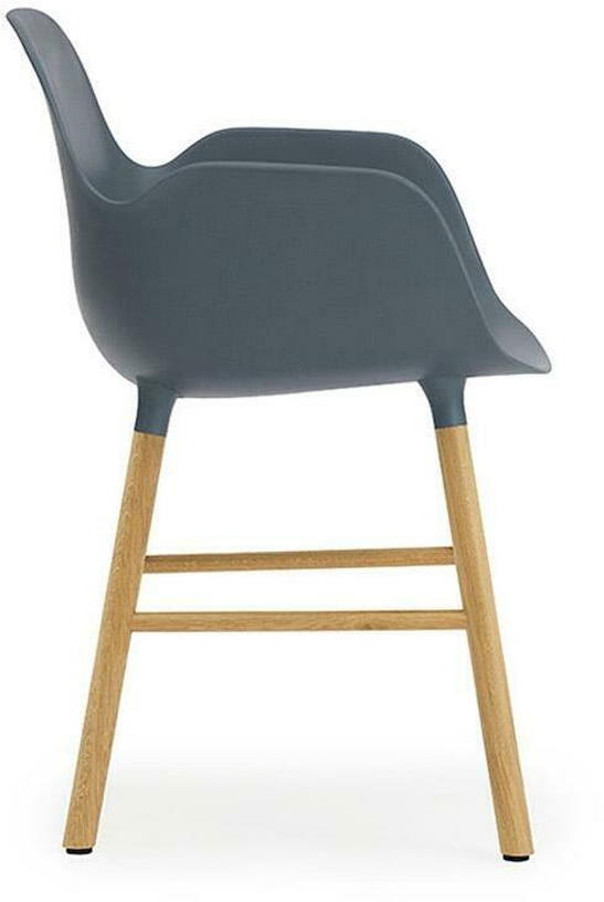 Chaise avec accoudoirs en chêne naturel et pp bleu Form - Normann Copenhagen - The Cool Republic