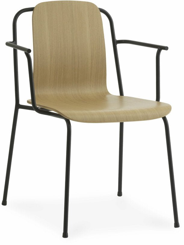 Chaise avec accoudoirs en chêne structure noire Studio Oak - Normann Copenhagen - The Cool Republic