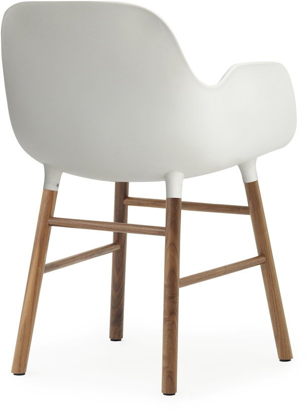 Chaise avec accoudoirs en noyer naturel et pp blanc Form - Normann Copenhagen - The Cool Republic