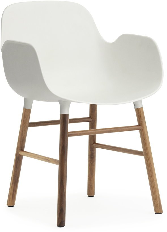 Chaise avec accoudoirs en noyer naturel et pp blanc Form - Normann Copenhagen - The Cool Republic