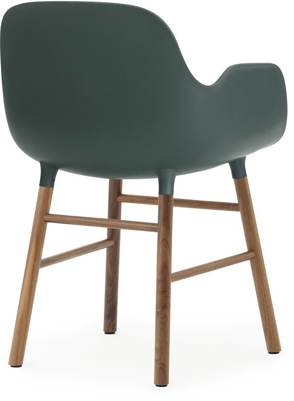 Chaise avec accoudoirs en noyer naturel et pp vert Form - Normann Copenhagen - The Cool Republic