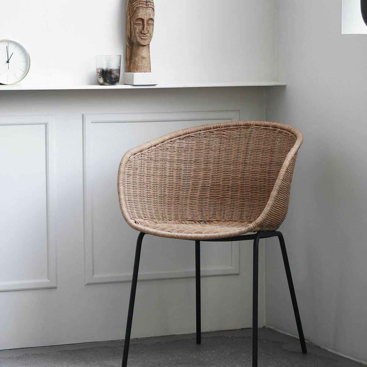 Chaise avec accoudoirs en osier Hapur - House Doctor - The Cool Republic