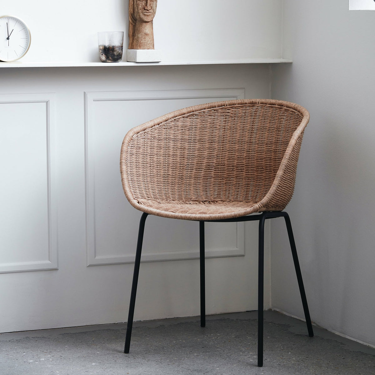Chaise avec accoudoirs en osier Hapur - House Doctor - The Cool Republic