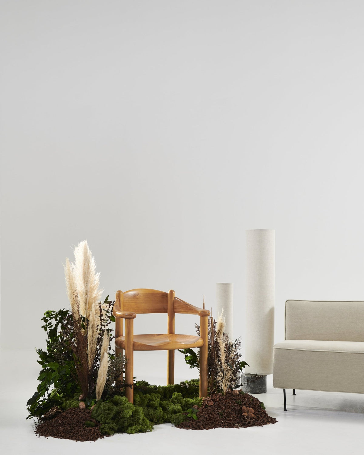 Golden Daumiller chair with pine armrests - Gubi - The Cool Republic