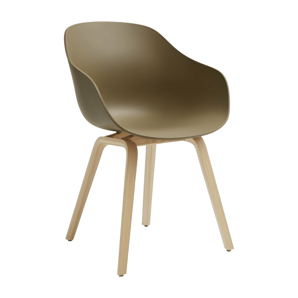 Chaise avec accoudoirs en plastique recyclé argile et pieds en chêne AAC 222 2.0 - HAY - The Cool Republic