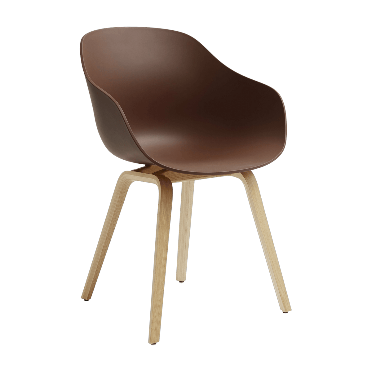 Chaise avec accoudoirs en plastique recyclé brique et pieds en chêne AAC 222 2.0 - HAY - The Cool Republic