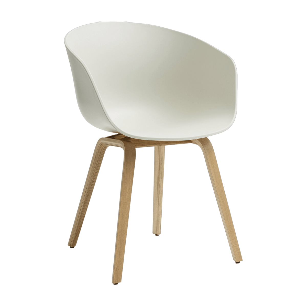 Chaise avec accoudoirs en plastique recyclé crème et pieds en chêne AAC 22 2.0 - HAY - The Cool Republic