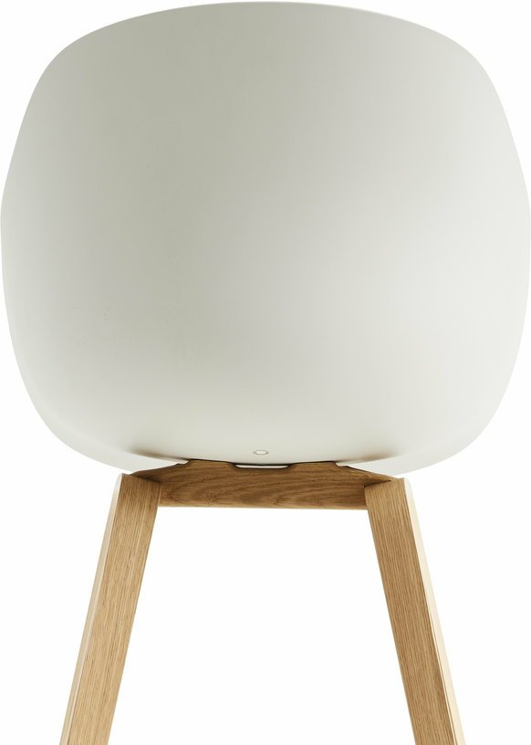 Chaise avec accoudoirs en plastique recyclé crème et pieds en chêne AAC 222 2.0 - HAY - The Cool Republic