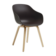 Chaise avec accoudoirs en plastique recyclé raisin et pieds en chêne AAC 222 2.0 - HAY - The Cool Republic