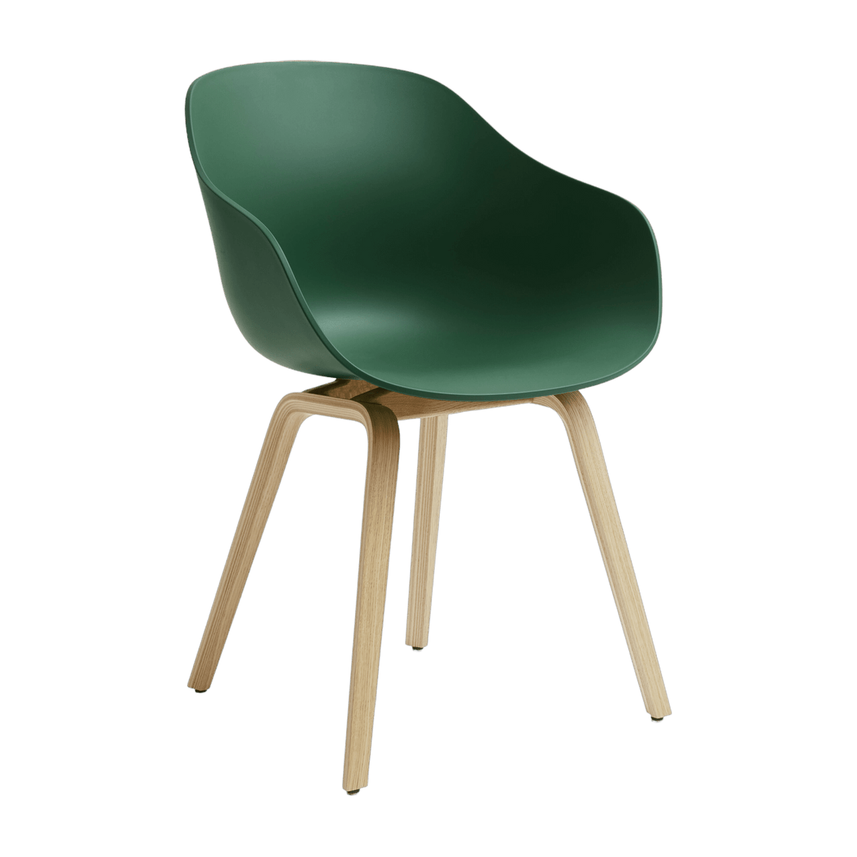 Chaise avec accoudoirs en plastique recyclé vert et pieds en chêne AAC 222 2.0 - HAY - The Cool Republic