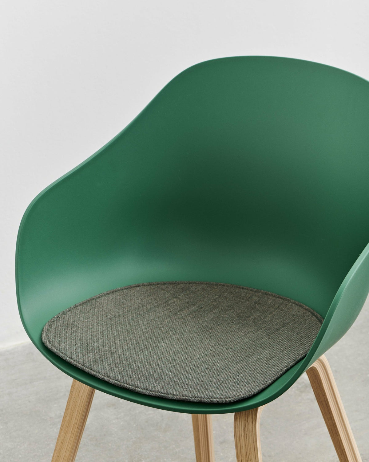 Chair with green recycled plastic arms and oak legs AAC 222 2. 0 - HAY - The Cool Republic