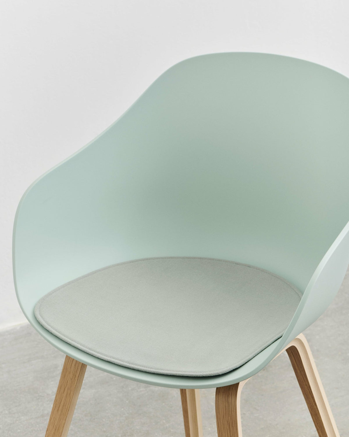 Chair with mint green recycled plastic arms and oak legs AAC 222 2. 0 - HAY - The Cool Republic