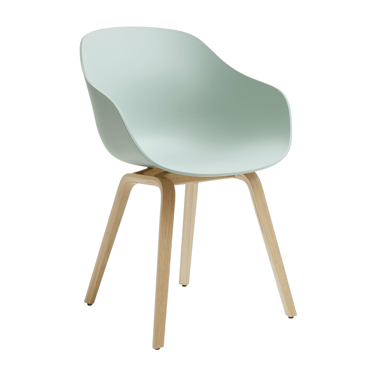 Chaise avec accoudoirs en plastique recyclé vert menthe et pieds en chêne AAC 222 2.0 - HAY - The Cool Republic