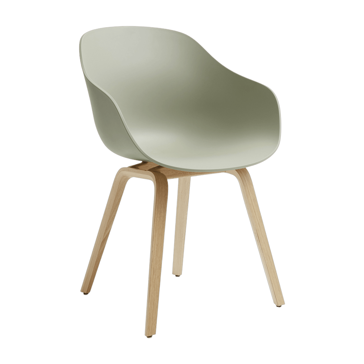 Chaise avec accoudoirs en plastique recyclé vert pastel et pieds en chêne AAC 222 2.0 - HAY - The Cool Republic