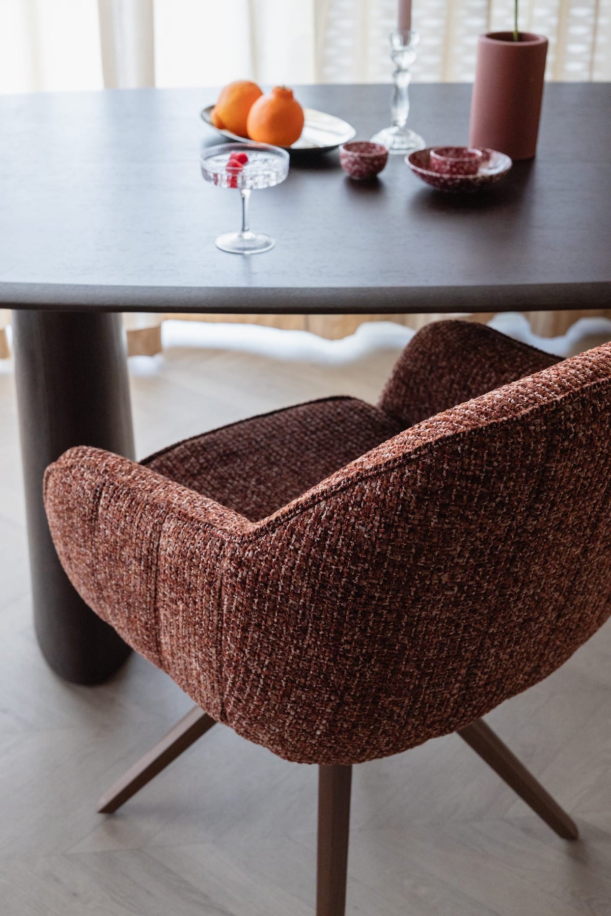 Chaise avec accoudoirs en tissu terracotta et métal marron 62x61x82cm Nolia - White Label Living — vue 3
