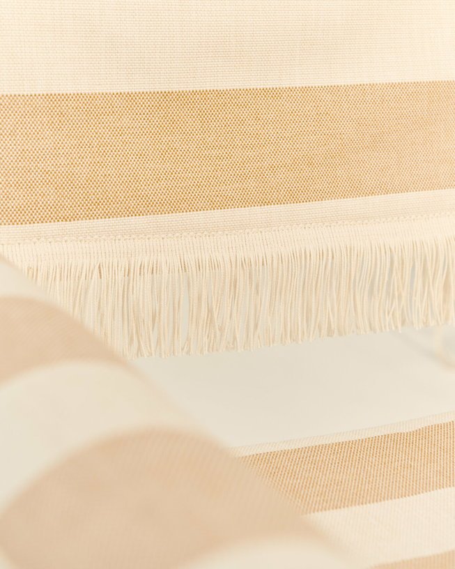 Chaise avec accoudoirs et franges motif rayures Leslie et Limonta Tropique - Gubi - The Cool Republic