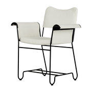 Chaise avec accoudoirs tissu blanc Limonta 06 et structure noire Tropique - Gubi - The Cool Republic