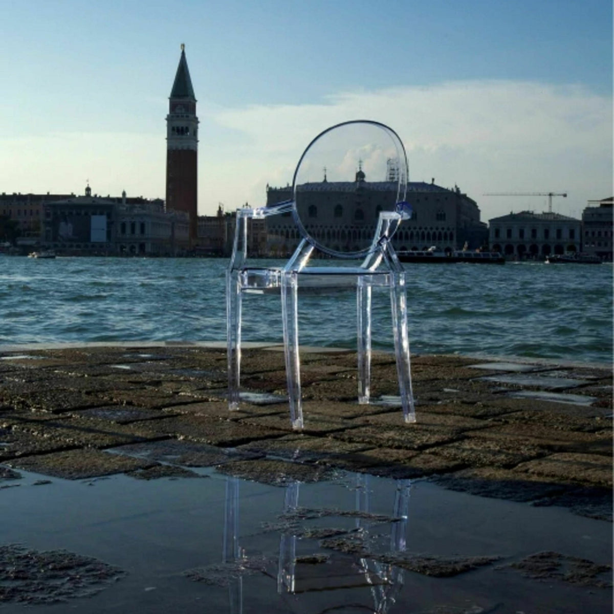Chaise avec accoudoirs verte Louis Ghost - Kartell - The Cool Republic