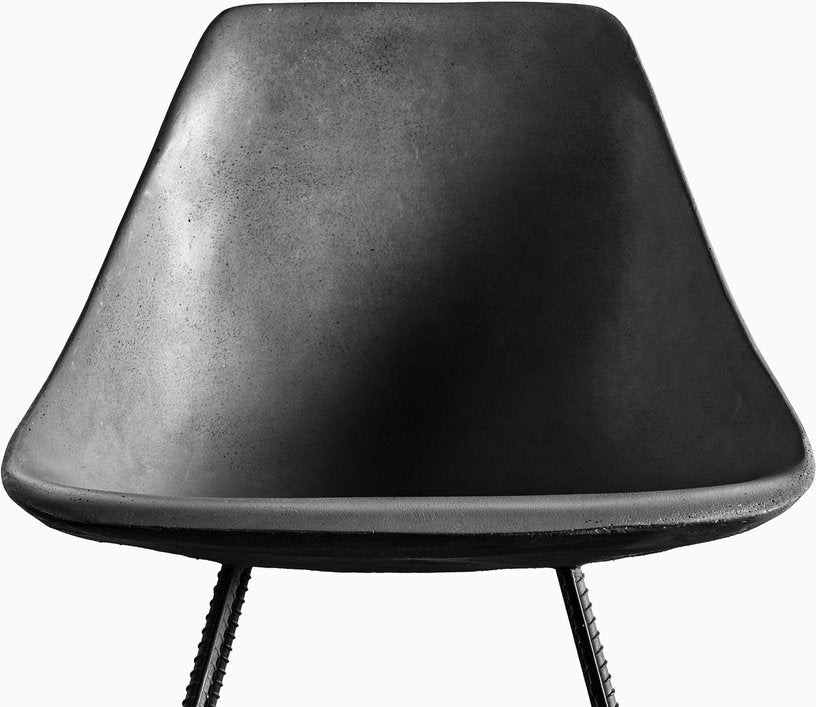 Chaise avec pieds en métal Hauteville - Lyon Béton - The Cool Republic