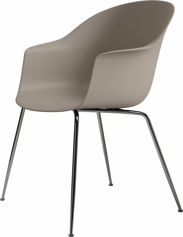 Chaise beige noir chromée Bat - Gubi - The Cool Republic