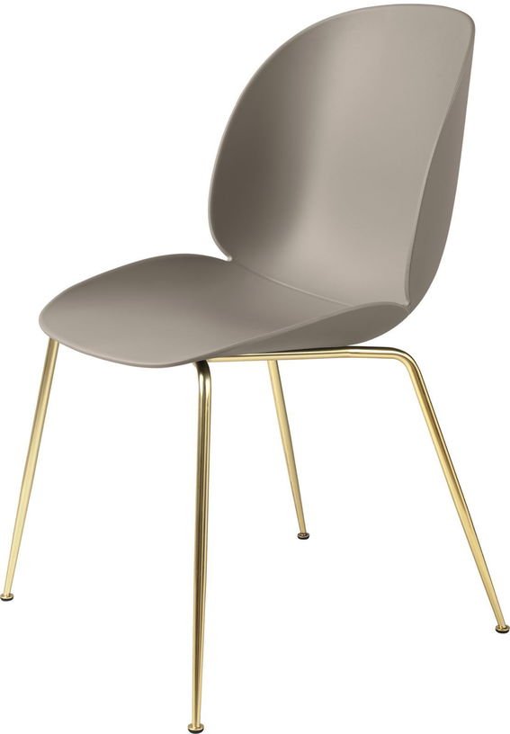 Chaise beige piétement laiton Beetle - Gubi - The Cool Republic