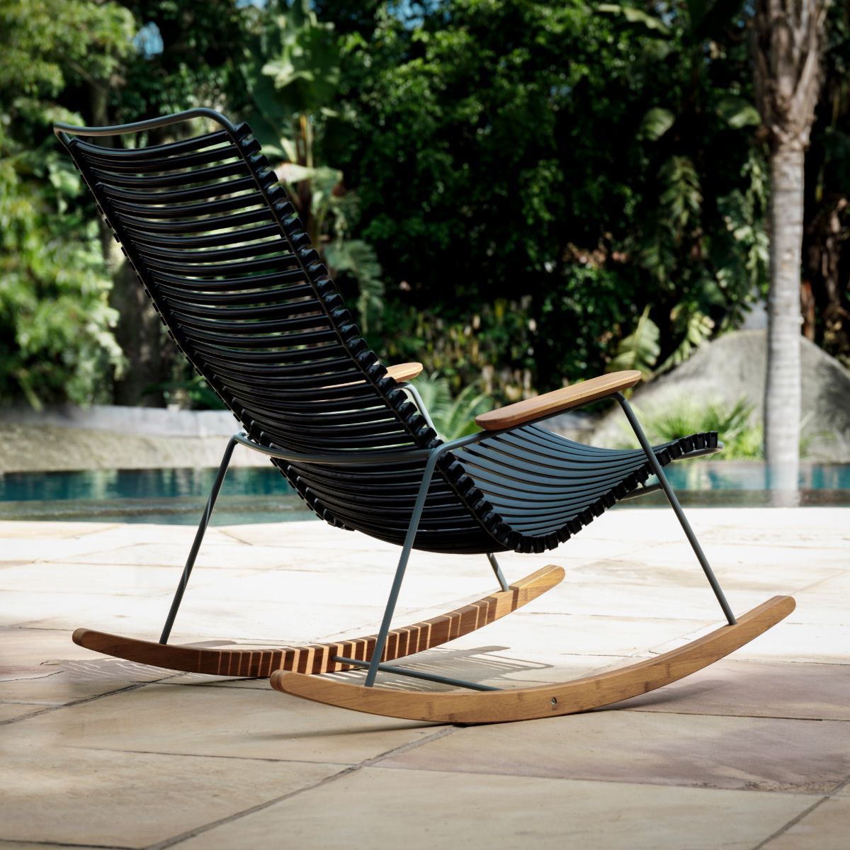 Chaise berçante en métal et plastique vert CLICK - Houe - The Cool Republic