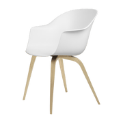 Chaise blanche en chêne laqué mat Bat - Gubi - The Cool Republic