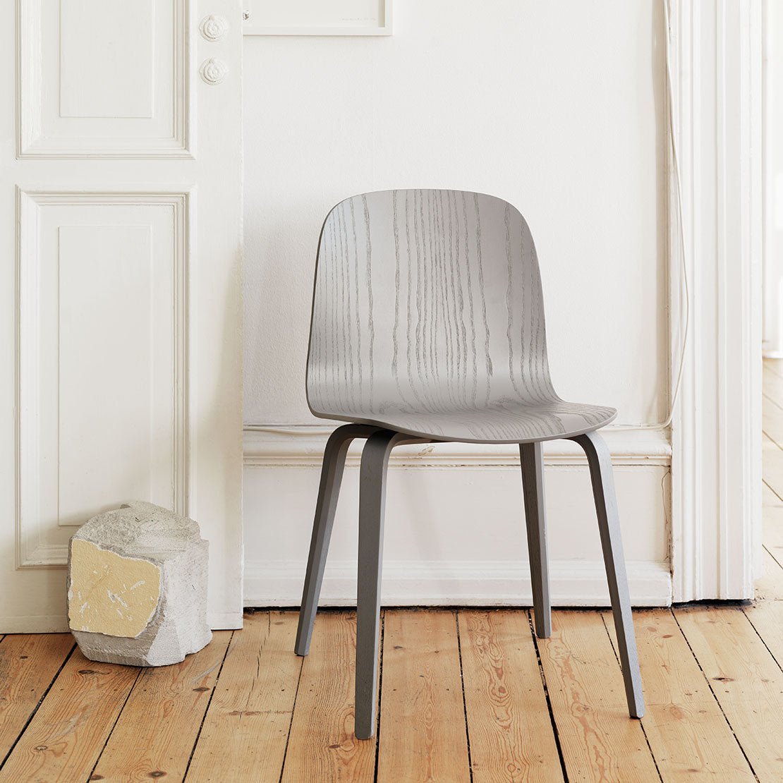 Chaise blanche et chêne naturel Visu - Muuto - The Cool Republic