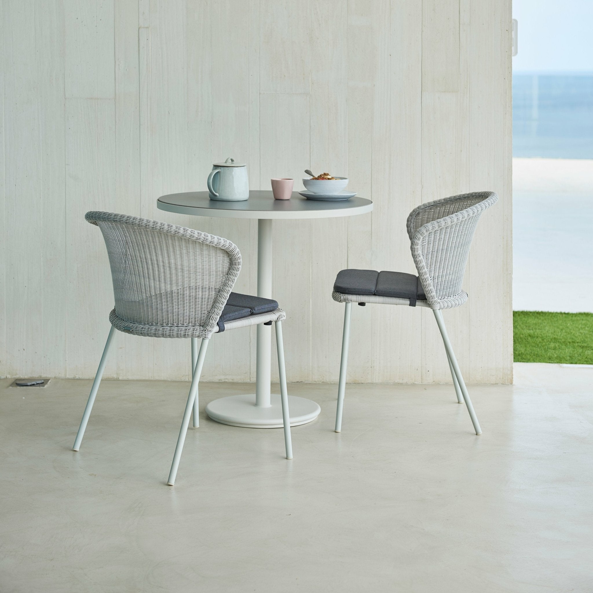 Chaise blanche Lean - Cane-Line - The Cool Republic