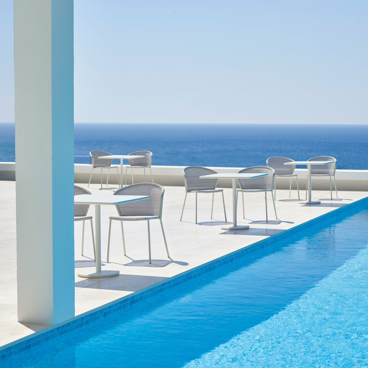 Chaise blanche Lean - Cane-Line - The Cool Republic