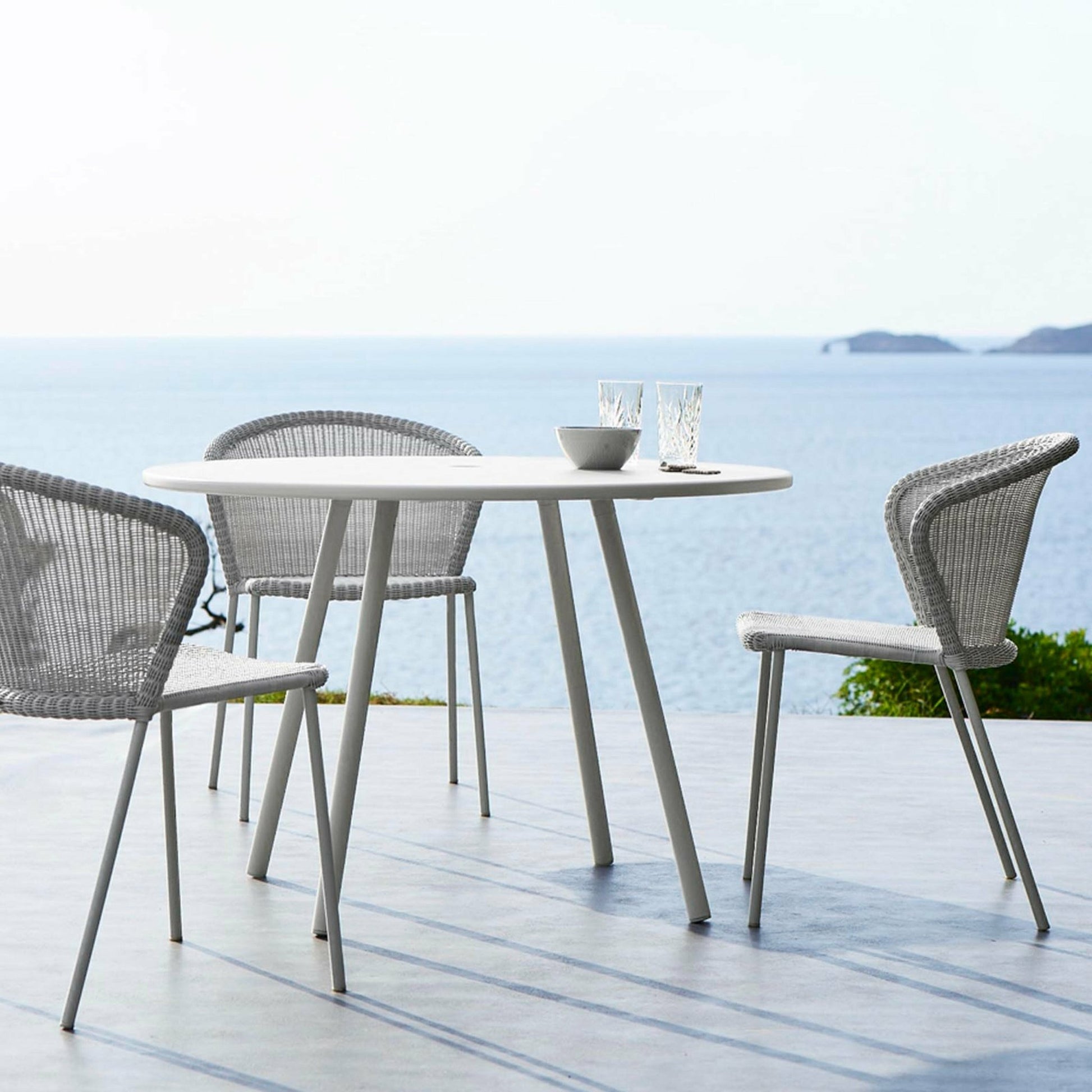 Chaise blanche Lean - Cane-Line - The Cool Republic