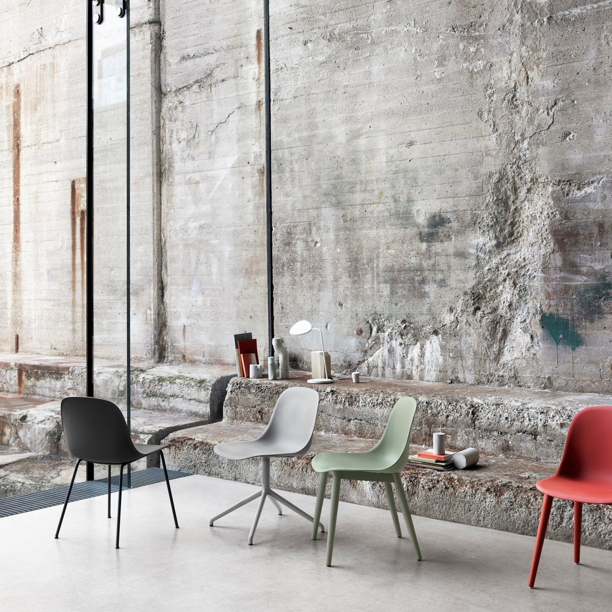 Chaise blanche piétement en chêne Fiber - Muuto - The Cool Republic