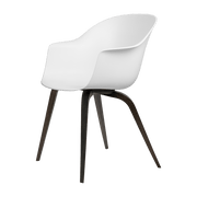 Chaise blanche semi-mate en hêtre teinté noir Bat - Gubi - The Cool Republic