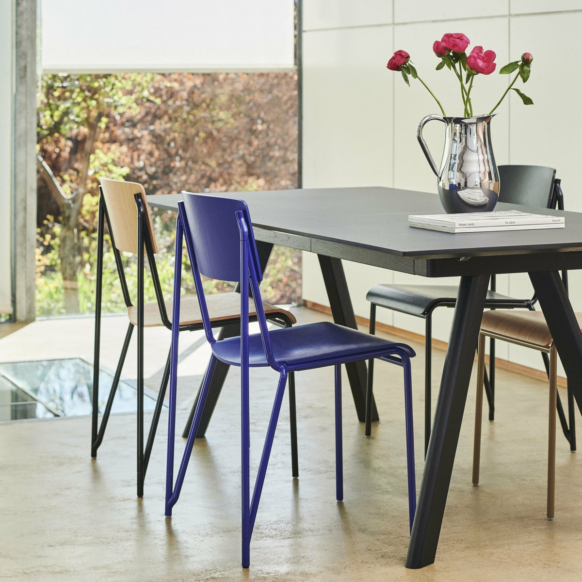 Chaise bleue marine en acier Petit Standard - HAY - The Cool Republic