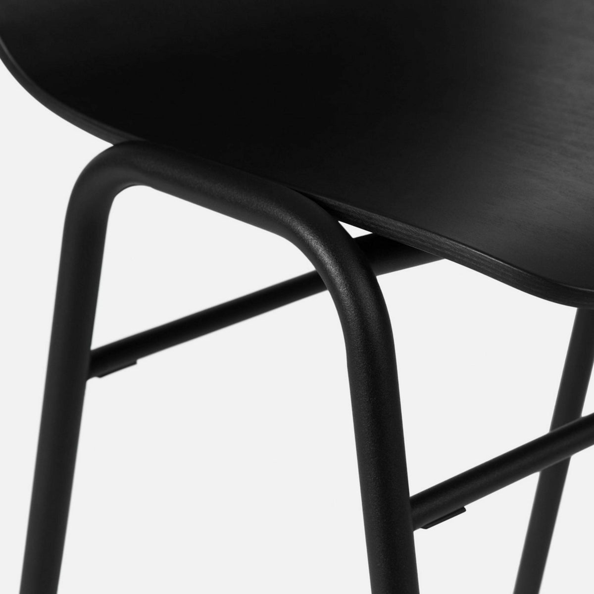 Chaise de bar 65 cm en bois noir et cadre noir Touchwood - Hem - The Cool Republic