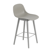 Chaise de bar 65 cm grise piétement en chêne Fiber - Muuto - The Cool Republic