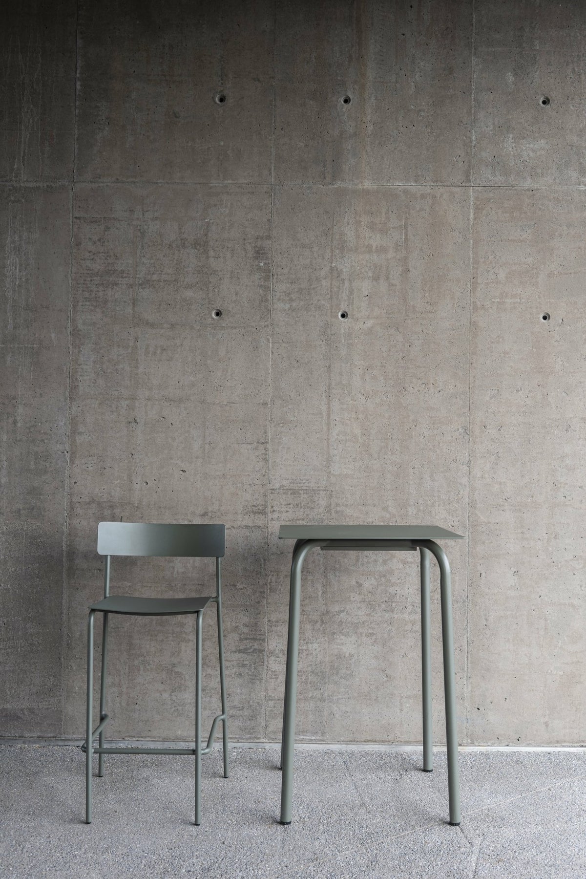 Green bar stool August - Serax - The Cool Republic