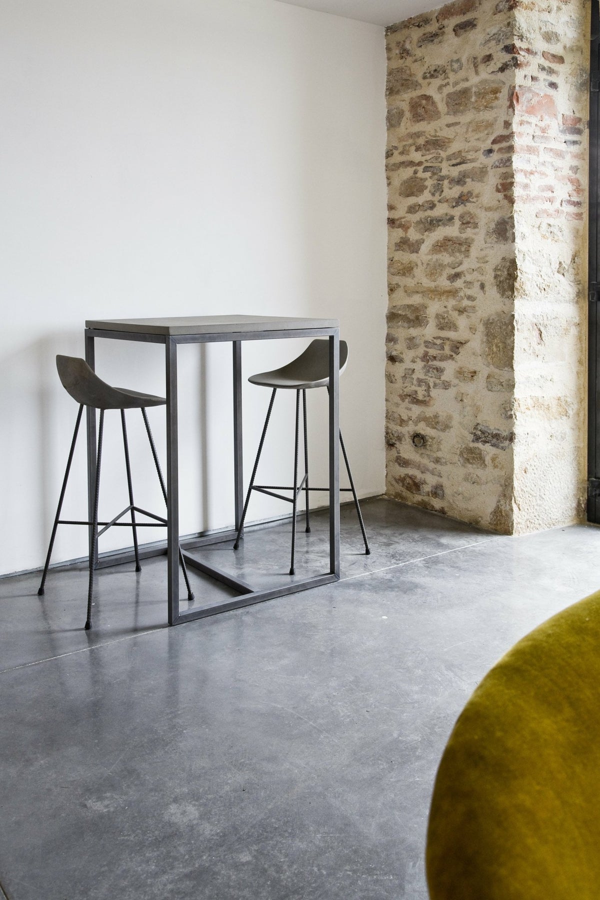 Chaise de bar en béton 44 x 43 x 93,5 Hauteville - Lyon Béton - The Cool Republic