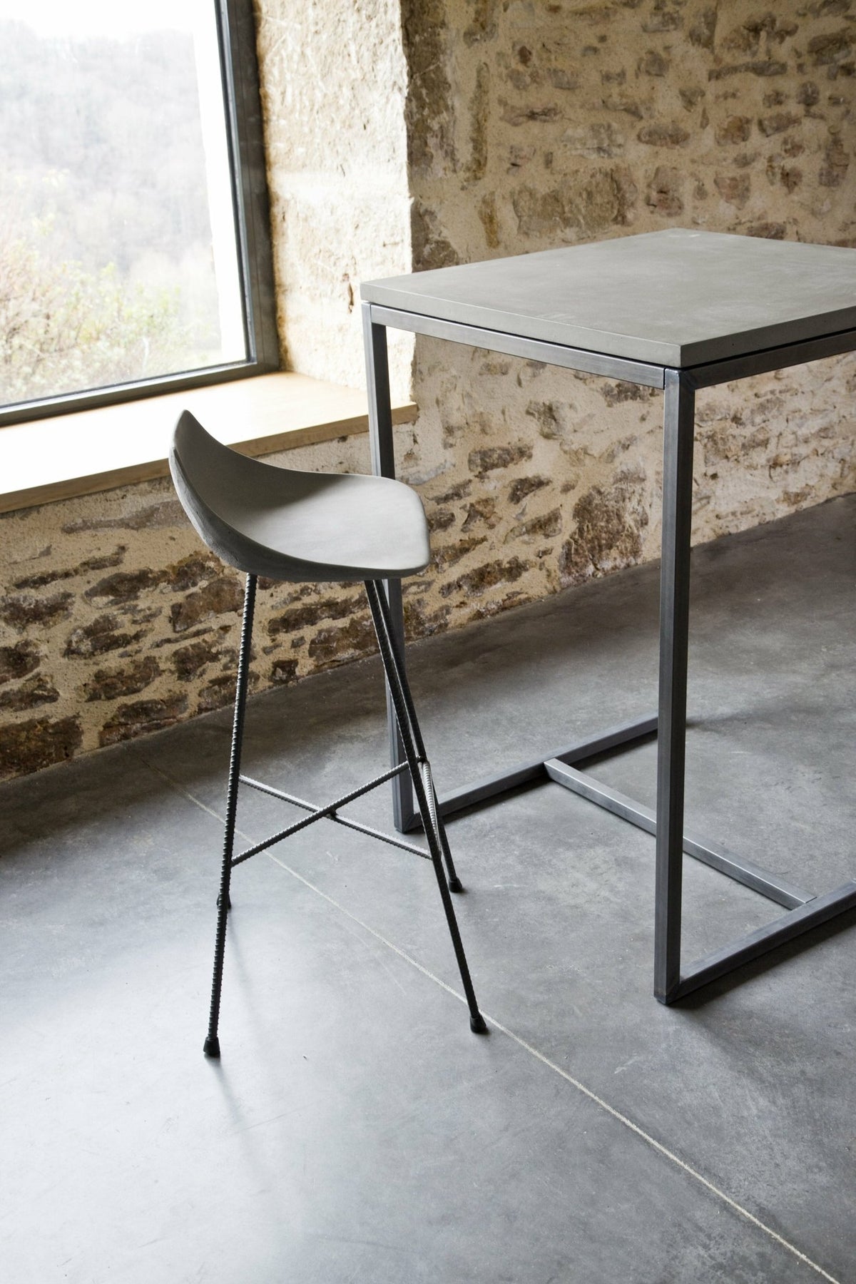 Chaise de bar en béton 44 x 43 x 93,5 Hauteville - Lyon Béton - The Cool Republic