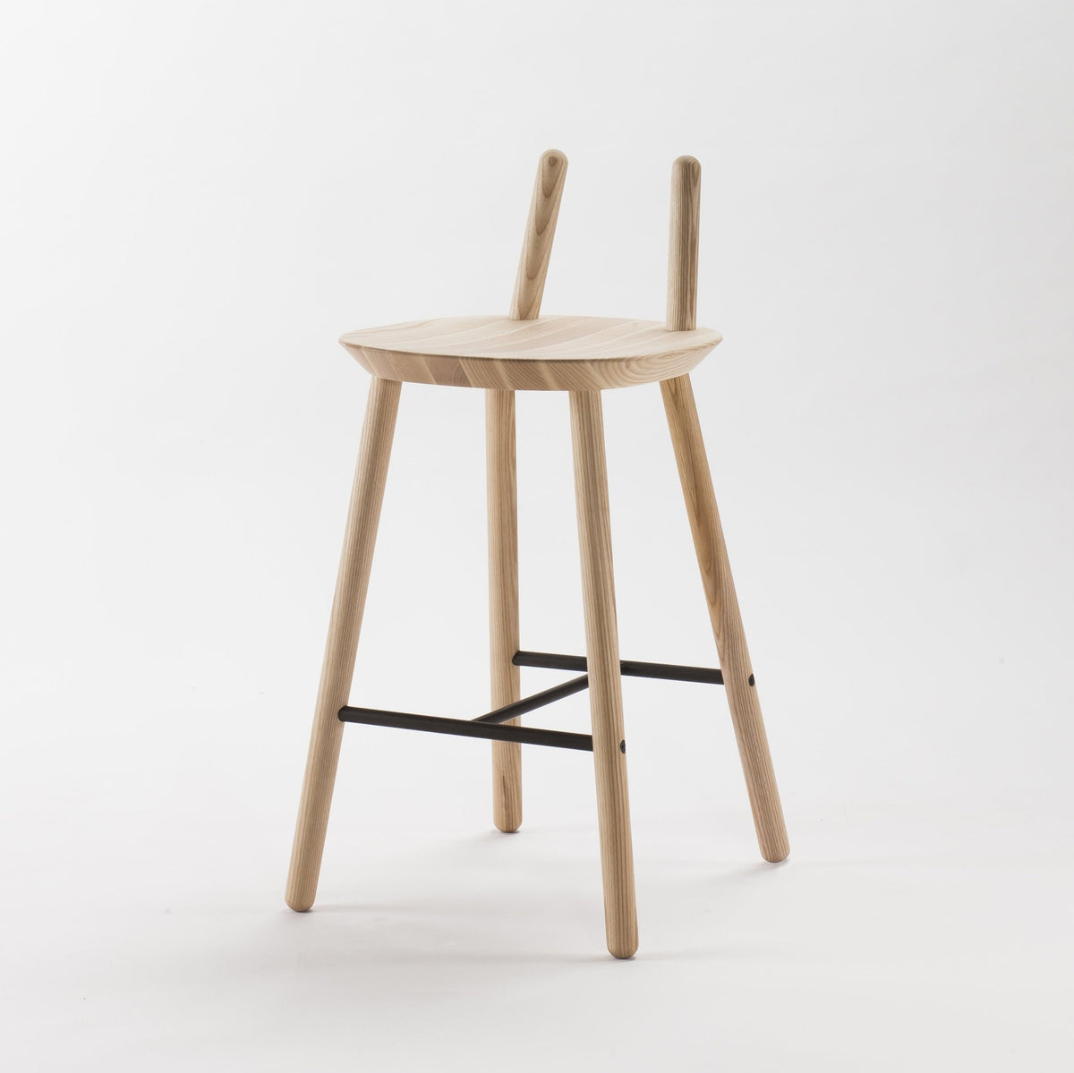 Chaise de bar en bois naturel 65 cm Naïve - Emko - The Cool Republic