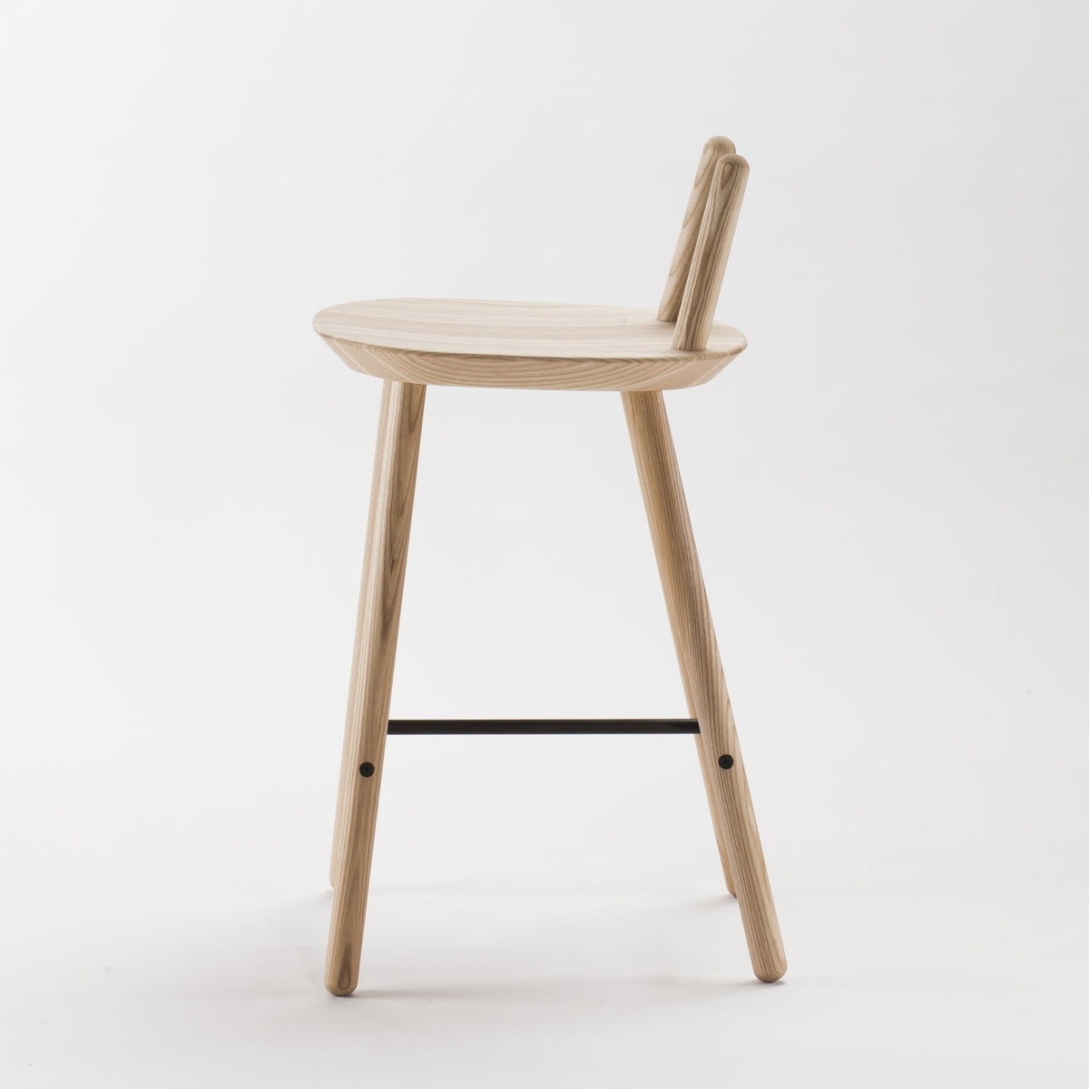 Chaise de bar en bois naturel 65 cm Naïve - Emko - The Cool Republic