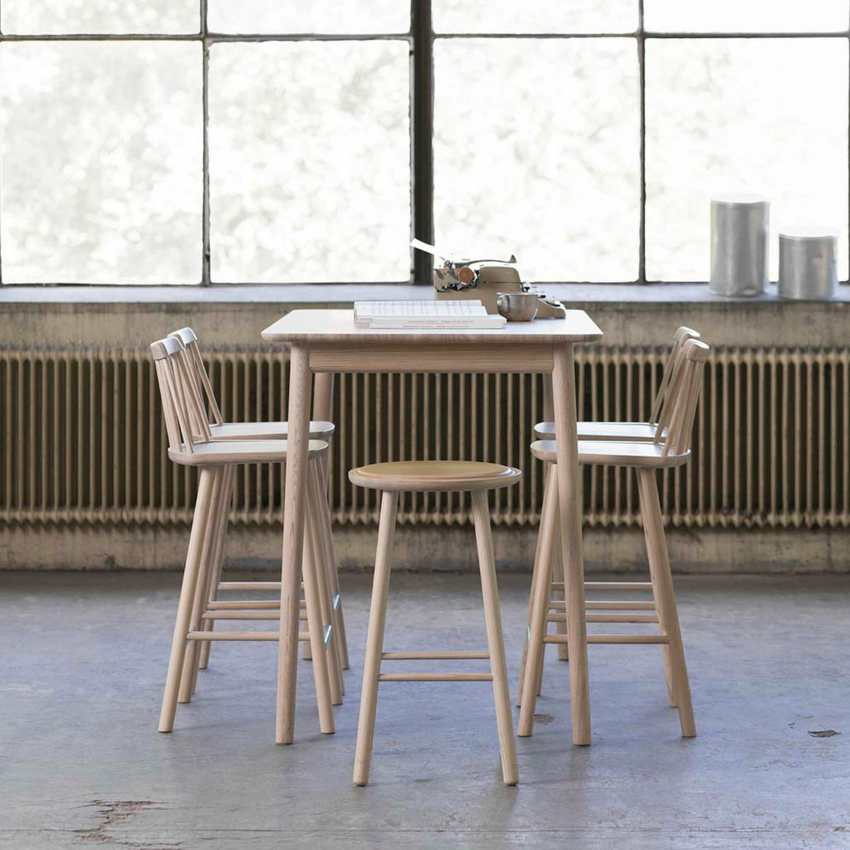 Chaise de bar en bouleau blanc 63 cm ZigZag - Hans K - The Cool Republic