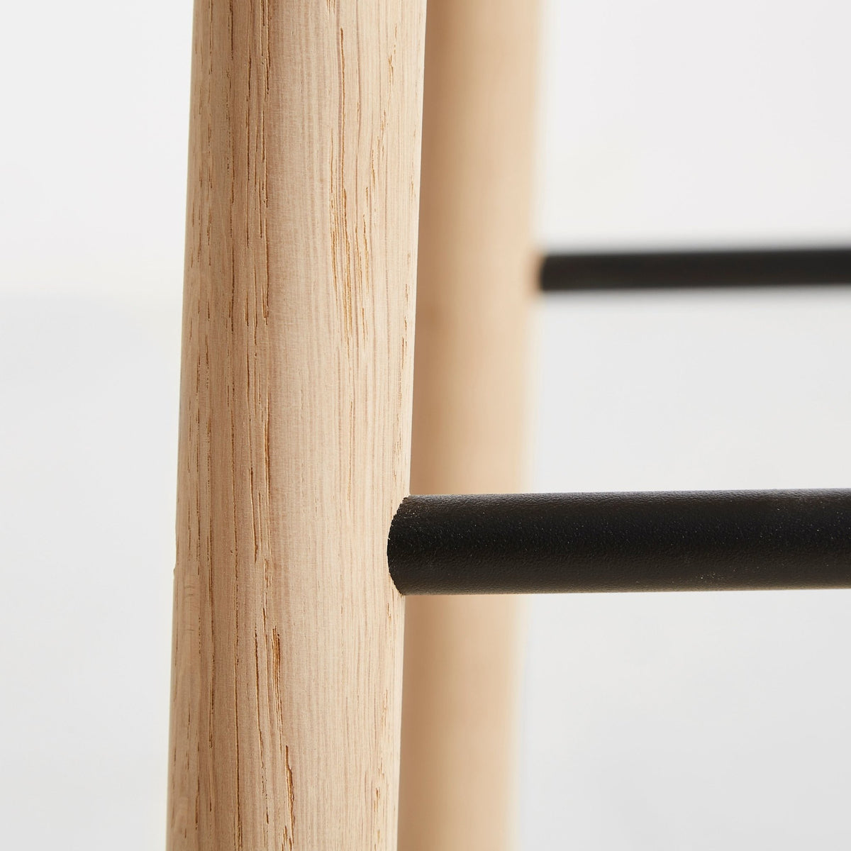 Chaise de bar en chêne naturel 75 cm Mono - WOUD - The Cool Republic