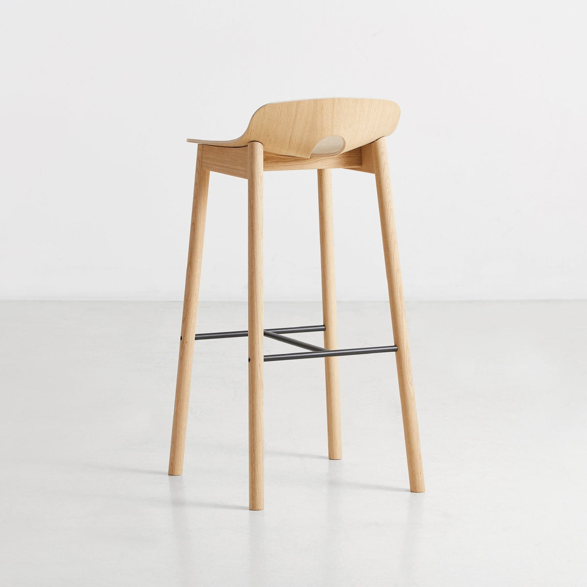 Chaise de bar en chêne naturel 75 cm Mono - WOUD - The Cool Republic
