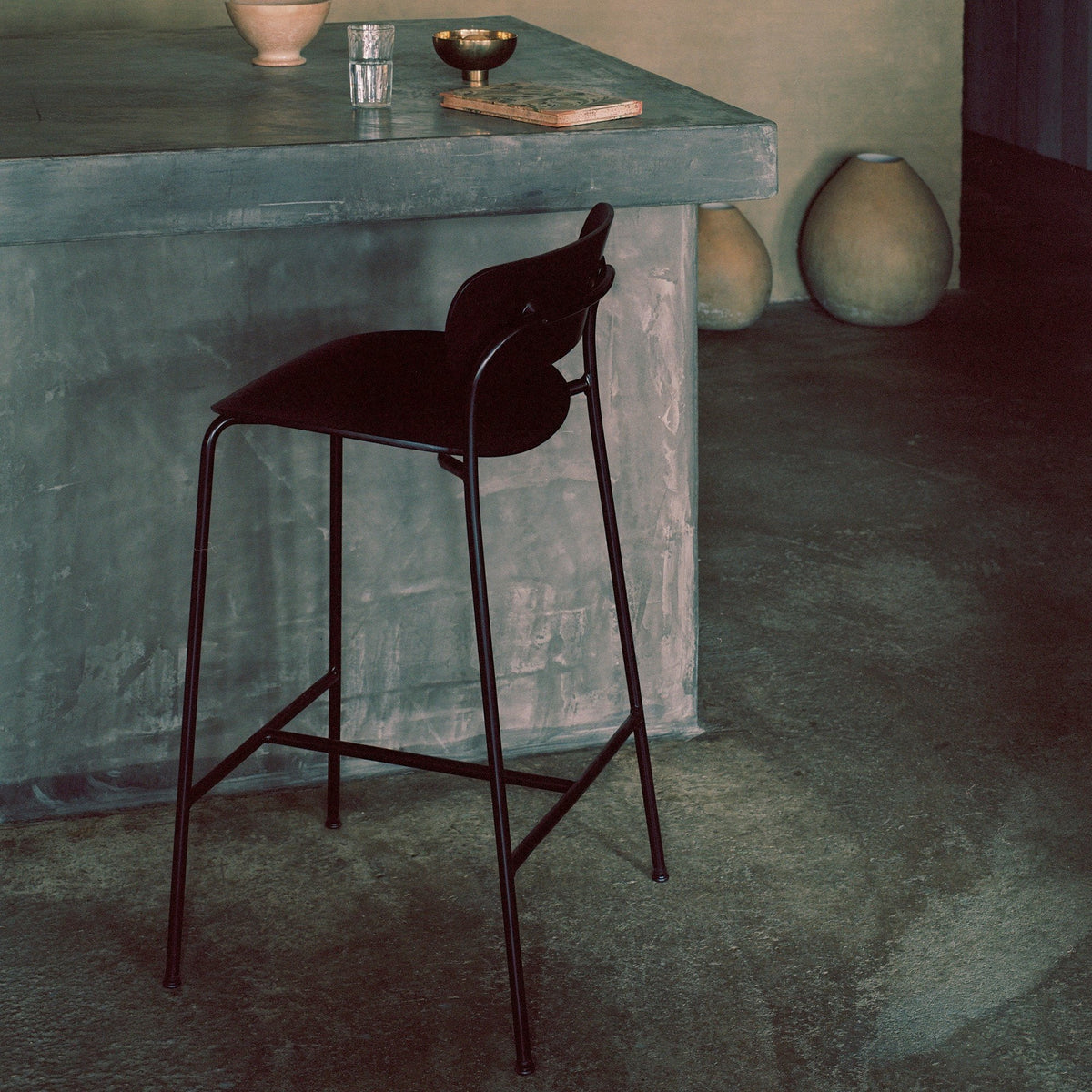 Chaise de bar en chêne noir AV7 Pavilion - &tradition - The Cool Republic