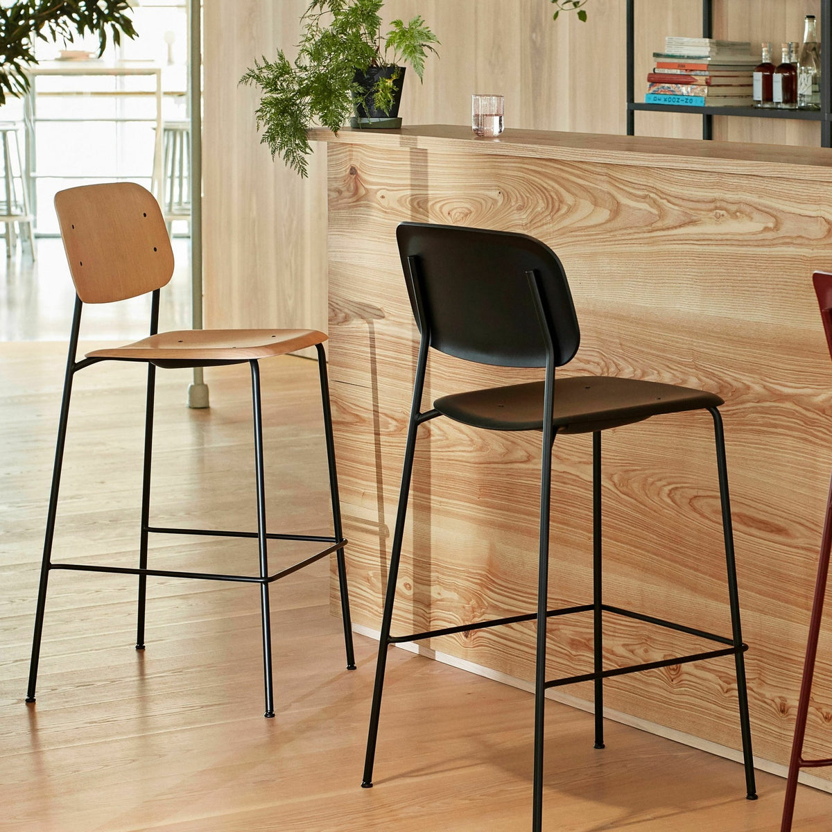 Chaise de bar en chêne vert et acier Soft Edge 90 - HAY - The Cool Republic